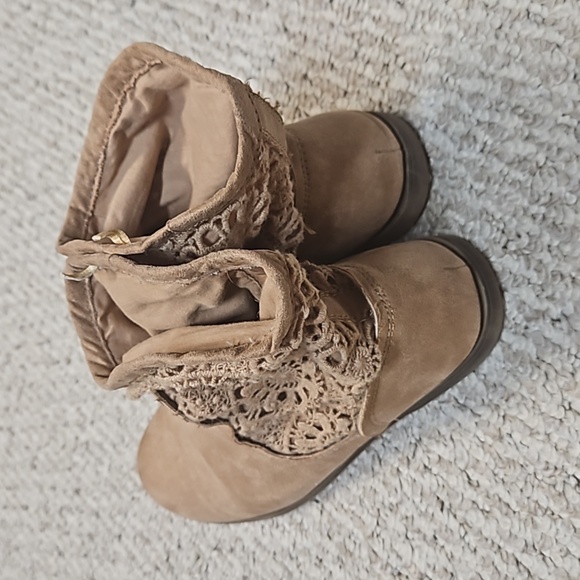 Justice Bohemian Lacy Slip On Lace and Suede Slouchy Booties Ankle Boots - Picture 6 of 7